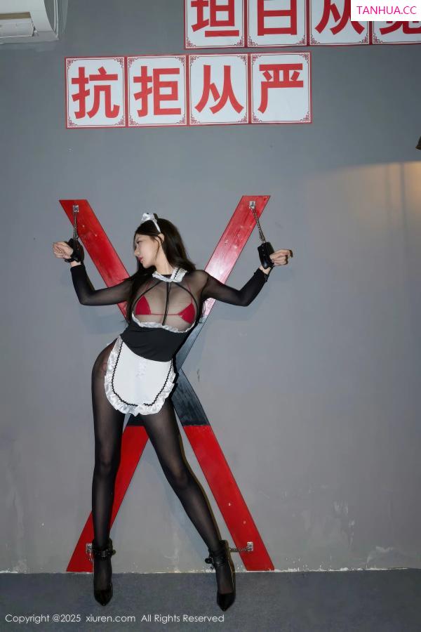 尹甜甜  [XiuRen]高清写真图 2025.11.06 No.10957 尹甜甜sunny 连体黑丝第2张图片